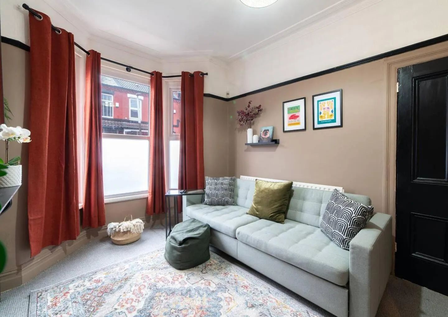 Contractor-Friendly 4Br Sleep 10 W Parking 0*, Liverpool