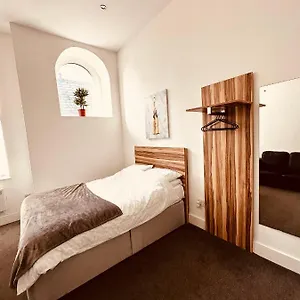 Apartment Luxury Studio: City Centre Retreat, Liverpool