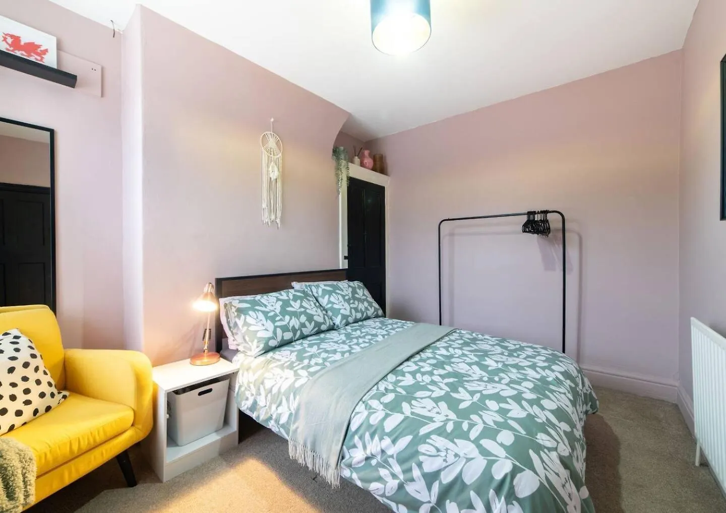 Contractor-Friendly 4Br Sleep 10 W Parking