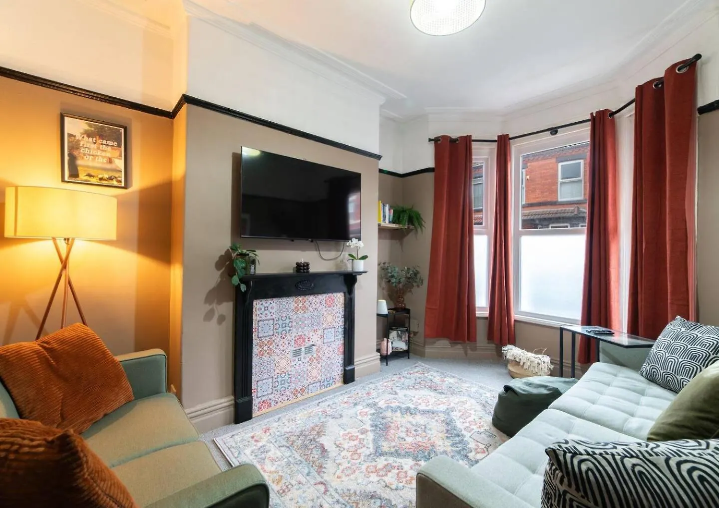 Contractor-Friendly 4Br Sleep 10 W Parking